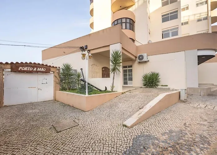 Boho 2nd Line Apartment *